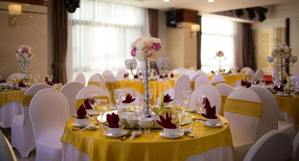 Royal Palace Hotel Tuyen Quang Exterior foto