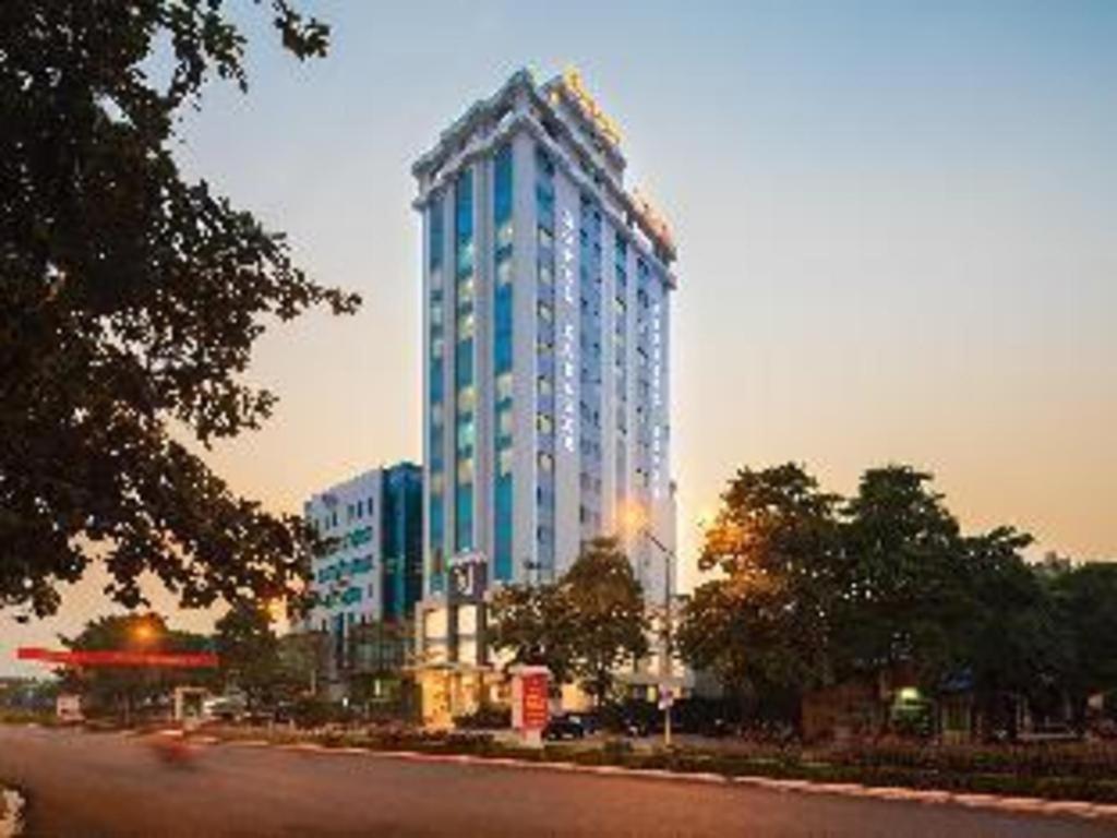 Royal Palace Hotel Tuyen Quang Exterior foto